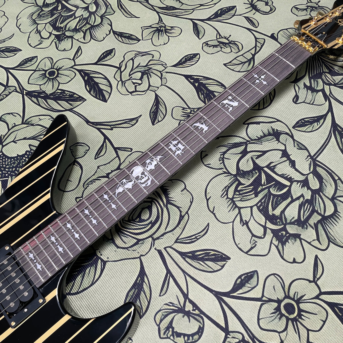 Guitarra eléctrica de 6 cuerdas con rayas negras y doradas, guitarra eléctrica con sistema de doble bloqueo y diapasón de palisandro, guitarra eléctrica para músico de rock