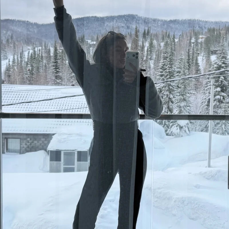 Traje de esquí de una sola pieza con detalles de piel sintética, estilo envolvente, para mujer, con capucha, ideal para practicar snowboard, para uso casual, estilo urbano, moda de alta gama, novedad.
