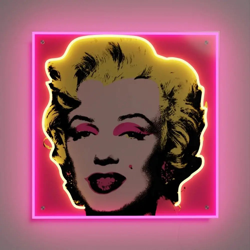 Cartel de luz LED tipo neón con retrato estilo Marilyn, marco cuadrado y borde rosa.