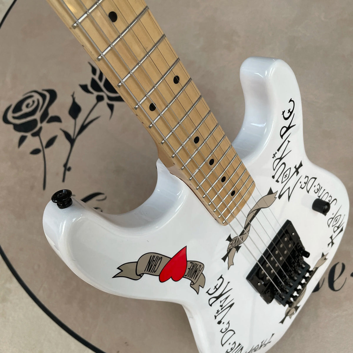Guitarra eléctrica Floyd blanca de 6 cuerdas con diapasón de arce, guitarras de 22 trastes, hardware negro