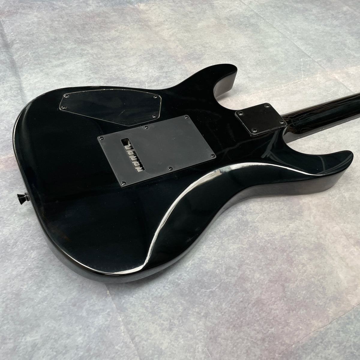 Guitarra eléctrica negra personalizada de 6 cuerdas, diapasón de palisandro, caoba, herrajes negros, guitarra eléctrica