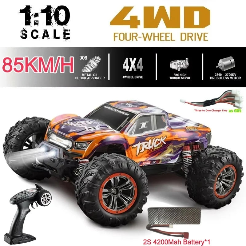 Coche RC 4WD naranja con ruedas todoterreno, control remoto y batería