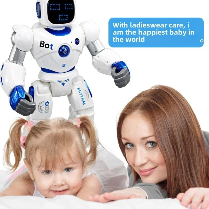 Robot educativo blanco y azul junto a un niño y un adulto en una escena familiar