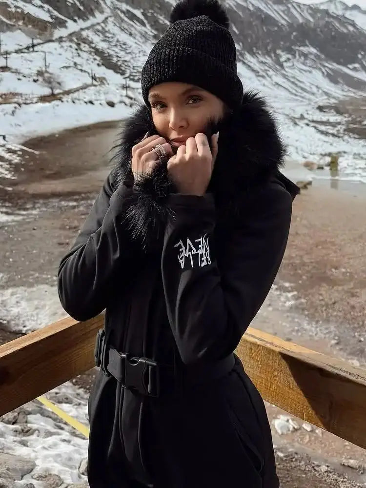 Ropa de esquí negra elegante con cuello levantado para mujer, mono ajustado de cintura alta con cintura de manga larga, mono cálido de invierno 2026