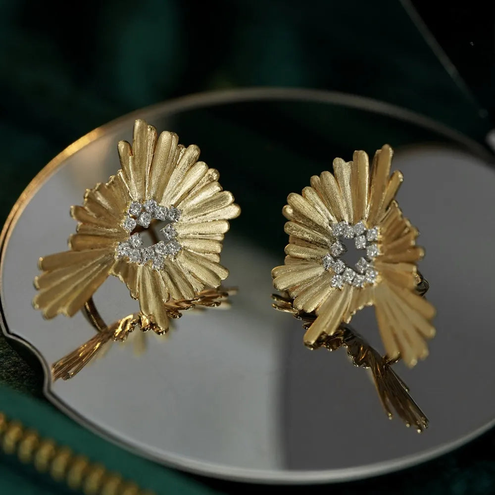 UBESTNICE Popular joyería de oro amarillo sólido Real de 18K AU750 diseño de flor Irregular pendientes de Clip de gota de diamantes naturales para mujer