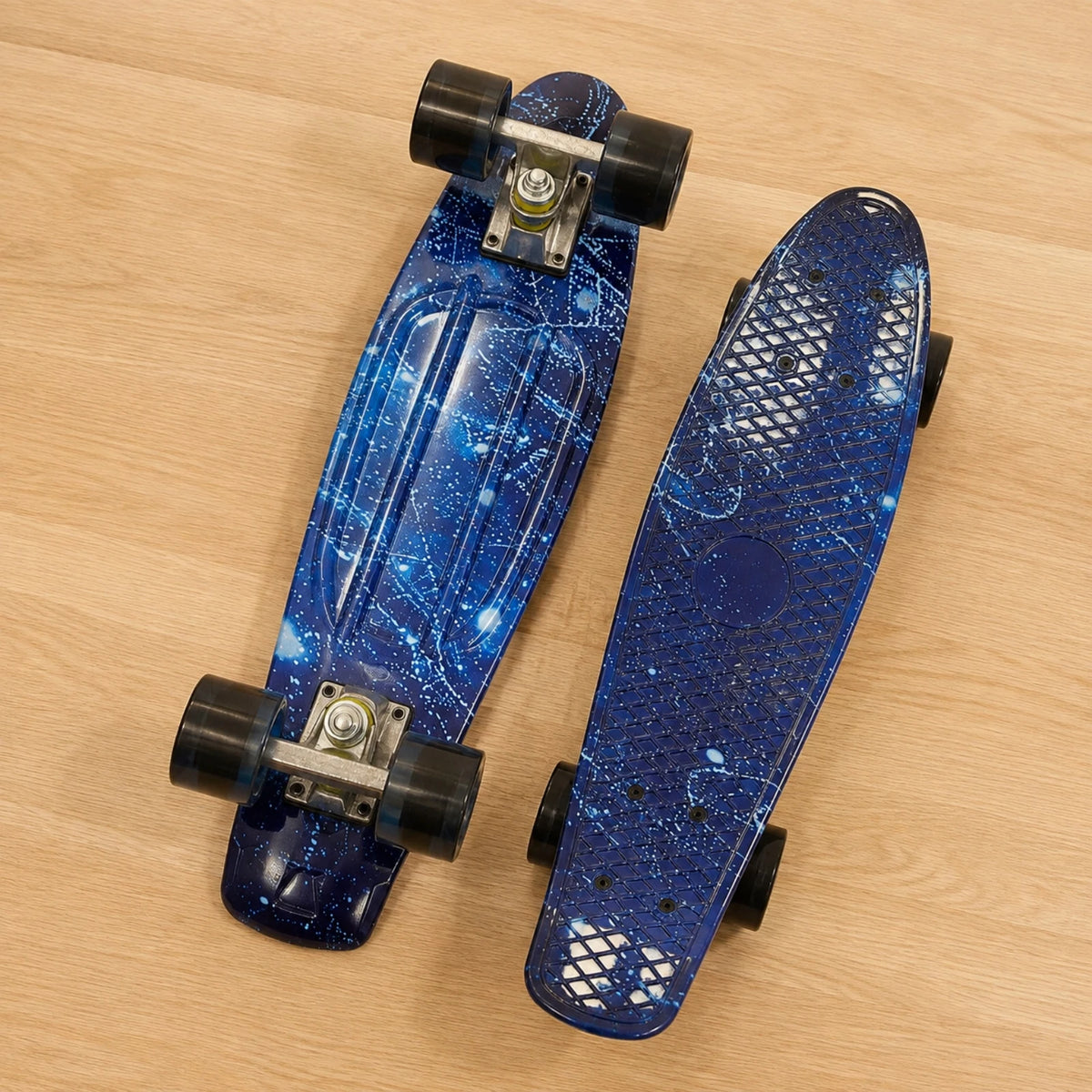 Mini patineta de 22 pulgadas, ligera, con forma acuática, plataforma de plástico PP, ideal para principiantes.