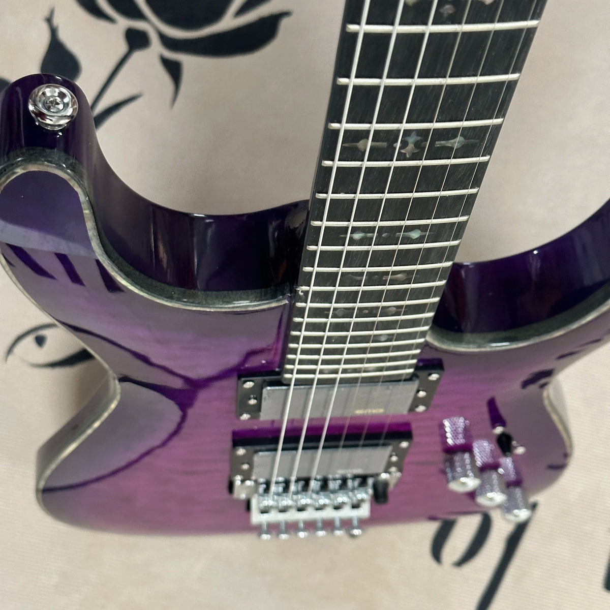 Guitarra eléctrica morada de 6 cuerdas, guitarras eléctricas de hardware blanco, guitarra con diapasón de palisandro