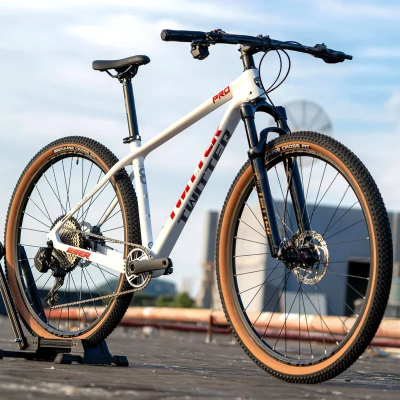 Bicicleta de montaña de 29 pulgadas con cuadro de fibra de carbono, horquilla de aleación de aluminio de alta calidad, 24 velocidades y frenos de disco hidráulicos comunes