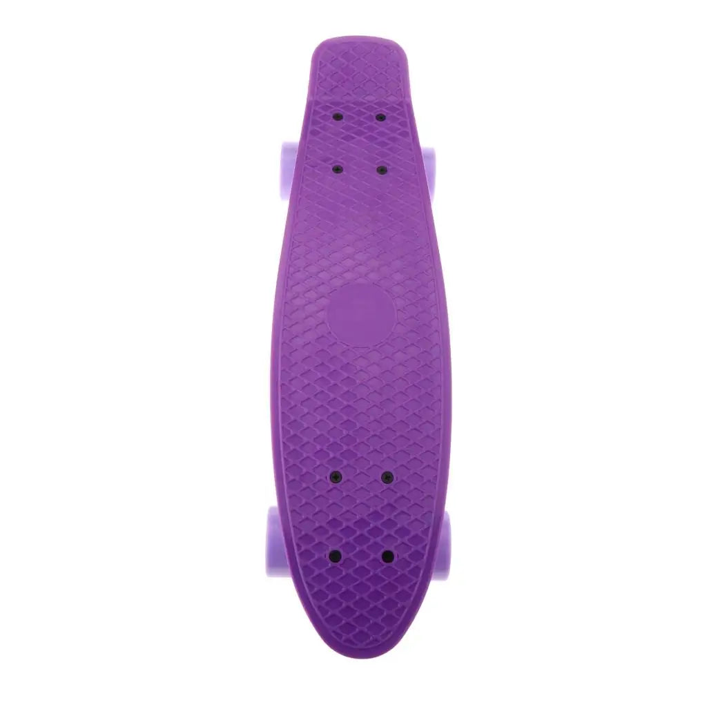 Patineta infantil tipo «cruiser», de 22 pulgadas, modelo mini, ideal para principiantes. Tabla de plástico con ejes de aluminio para un paseo seguro.