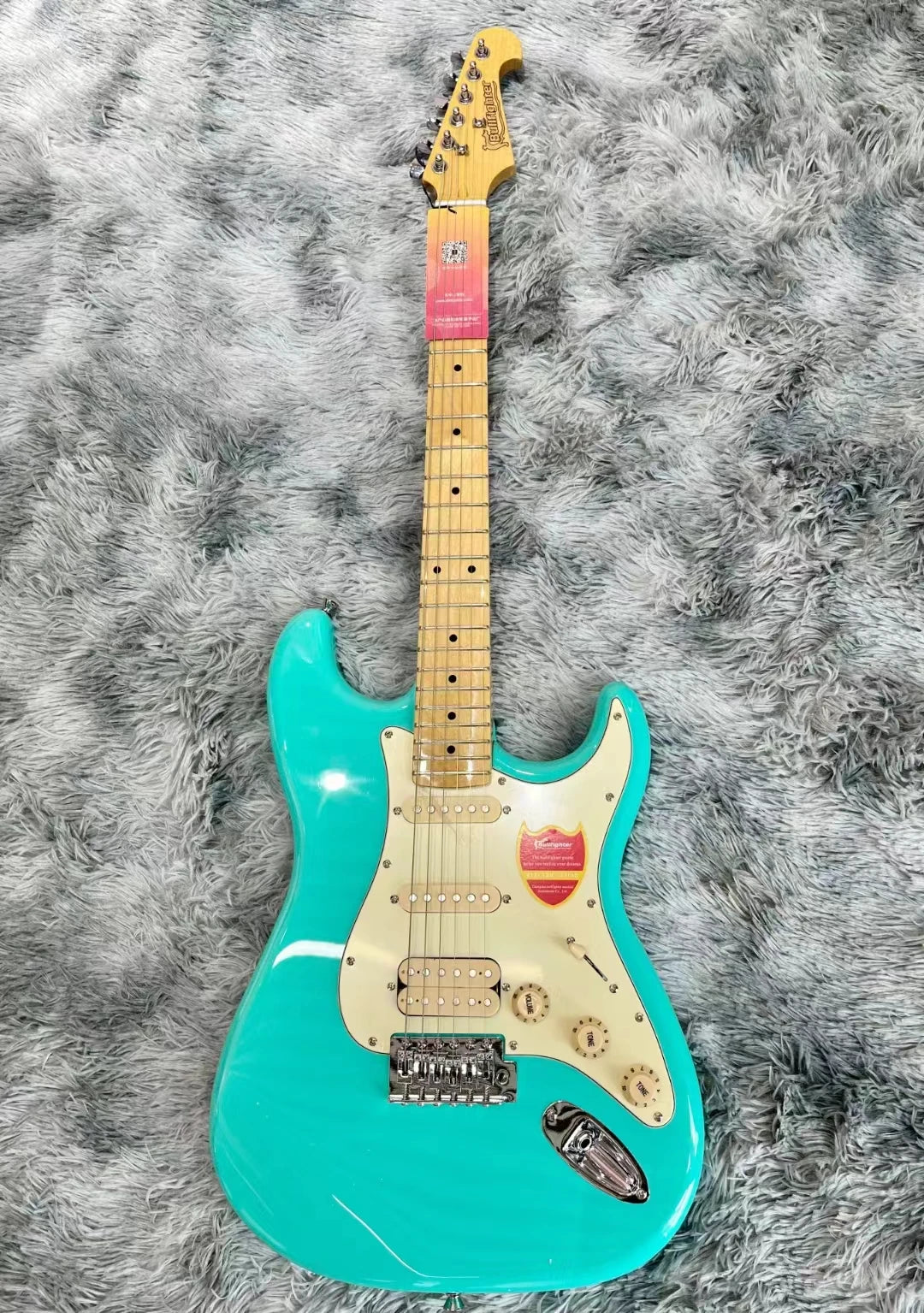 Guitarra Eléctrica Bullfighter Factory Azul Rosa Roja de 22 Trastes con Cuerpo de Álamo Sólido, Mástil de Arce, Cuerdas y Puente Cromado Vintage
