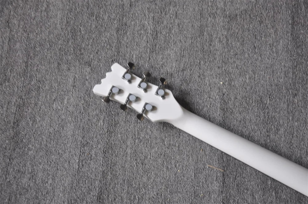 Guitarra Eléctrica de 6 Cuerdas con Cuerpo Blanco, Diapasón de Palisandro, Herrajes Cromados y Servicio de Personalización