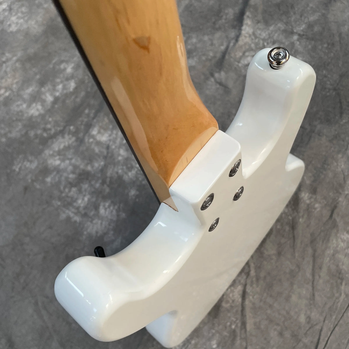 Guitarra Eléctrica Ventur.s John.y Ramone Mosr.te Mark II Blanca y Negra con Tune-A-Matic y Stop