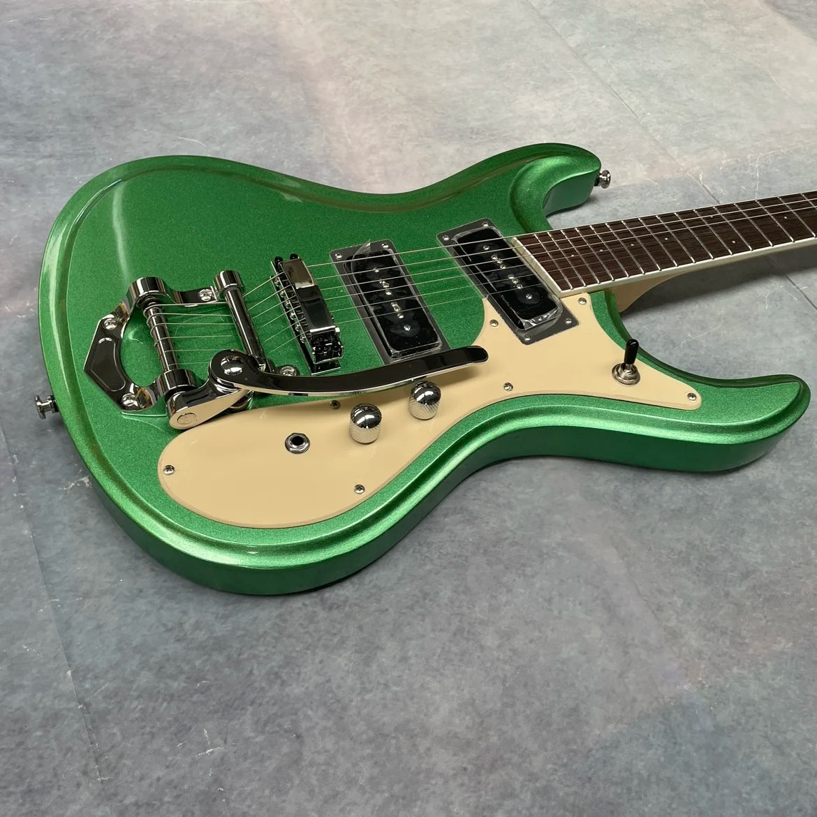 Guitarra eléctrica verde metálica, diapasón de palisandro, caoba, herrajes blancos, guitarra eléctrica, guitarra