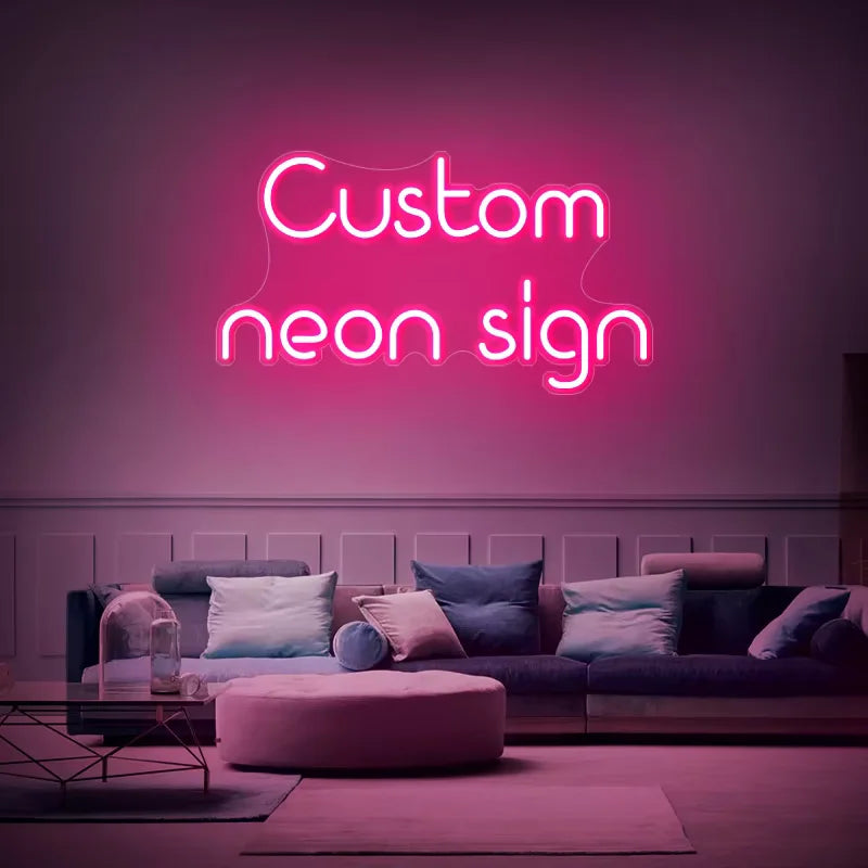 Letrero de neón LED personalizado con texto rosa “Custom” en pared interior
