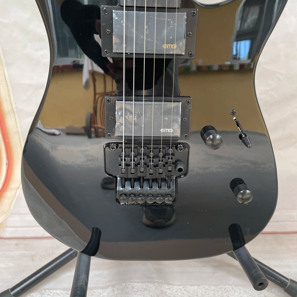 Guitarra eléctrica negra de 6 cuerdas con cuerpo de caoba, sistema de trémolo, herrajes negros, guitarra eléctrica metálica para speed-picking.