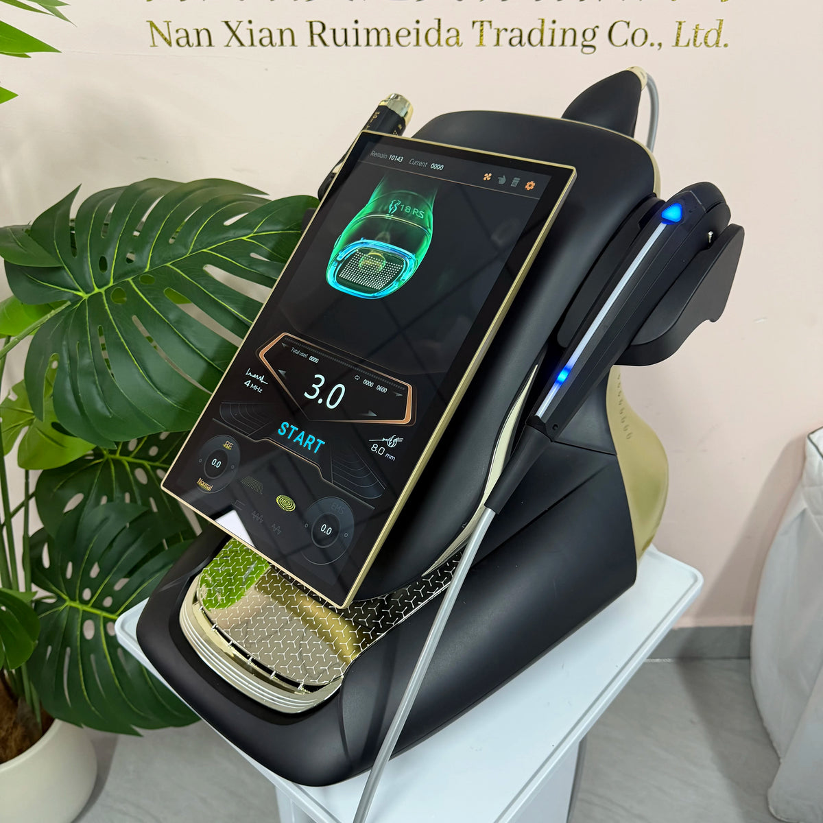 La nueva máquina 360MAX 25D HiFU, con tecnología 3 en 1, para el adelgazamiento facial no invasivo, el tratamiento antiedad y el reafirmamiento corporal.