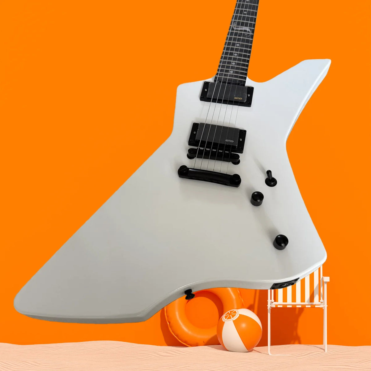 Guitarra eléctrica Goose de cuerpo blanco con diapasón Snake incrustado y línea activa negra OTGT-2009
