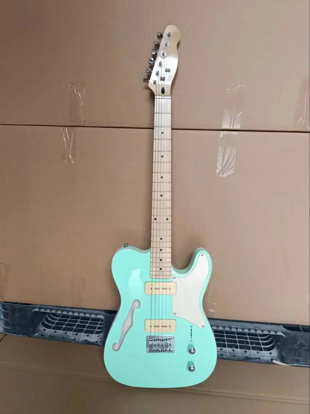Guitarra eléctrica hueca de 6 cuerdas con pastillas pasivas SS 1V1T3W, 20 trastes, cuerpo de caoba y mástil de arce
