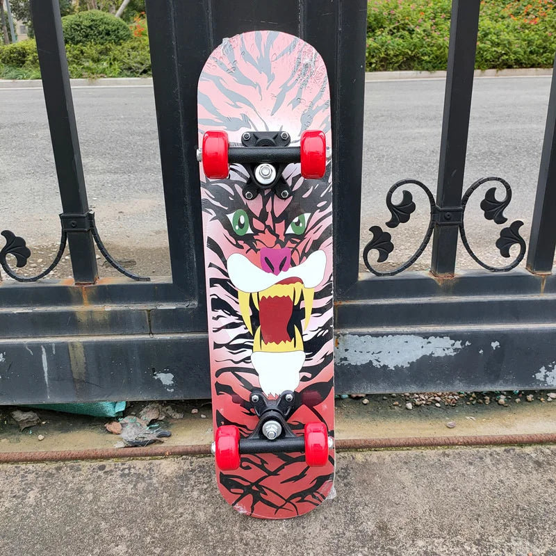 Nuevo monopatín de cuatro ruedas de dibujos animados para niños, patinetas para principiantes, plataforma de madera de arce, patineta para exteriores, monopatín de doble balancín