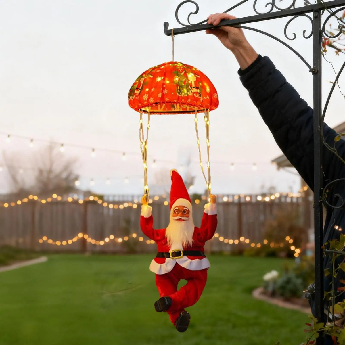 Luces solares decorativas de Papá Noel en paracaídas, luces navideñas solares para exteriores con 8 modos LED, lámpara solar colgante impermeable