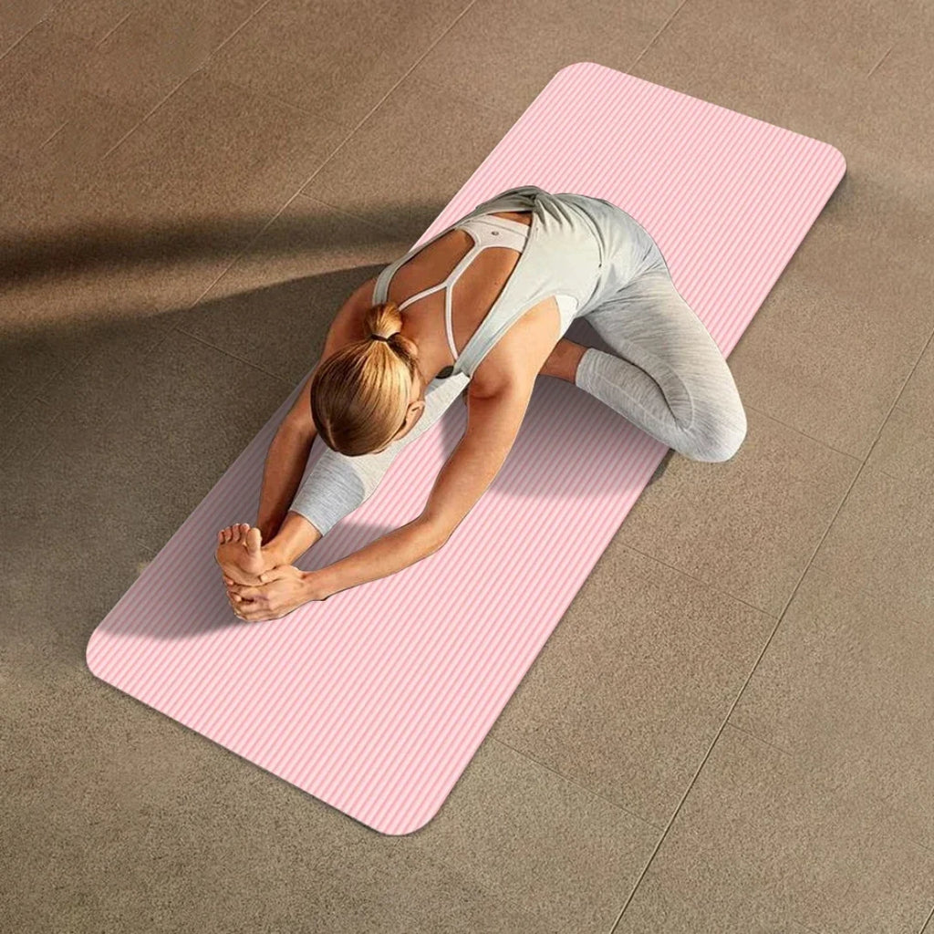 Estera de Yoga recentemente popular, estera de ejercicio antideslizante, estera gruesa de Color sólido para Fitness, estera de entrenamiento de Yoga multifunción para gimnasio en casa