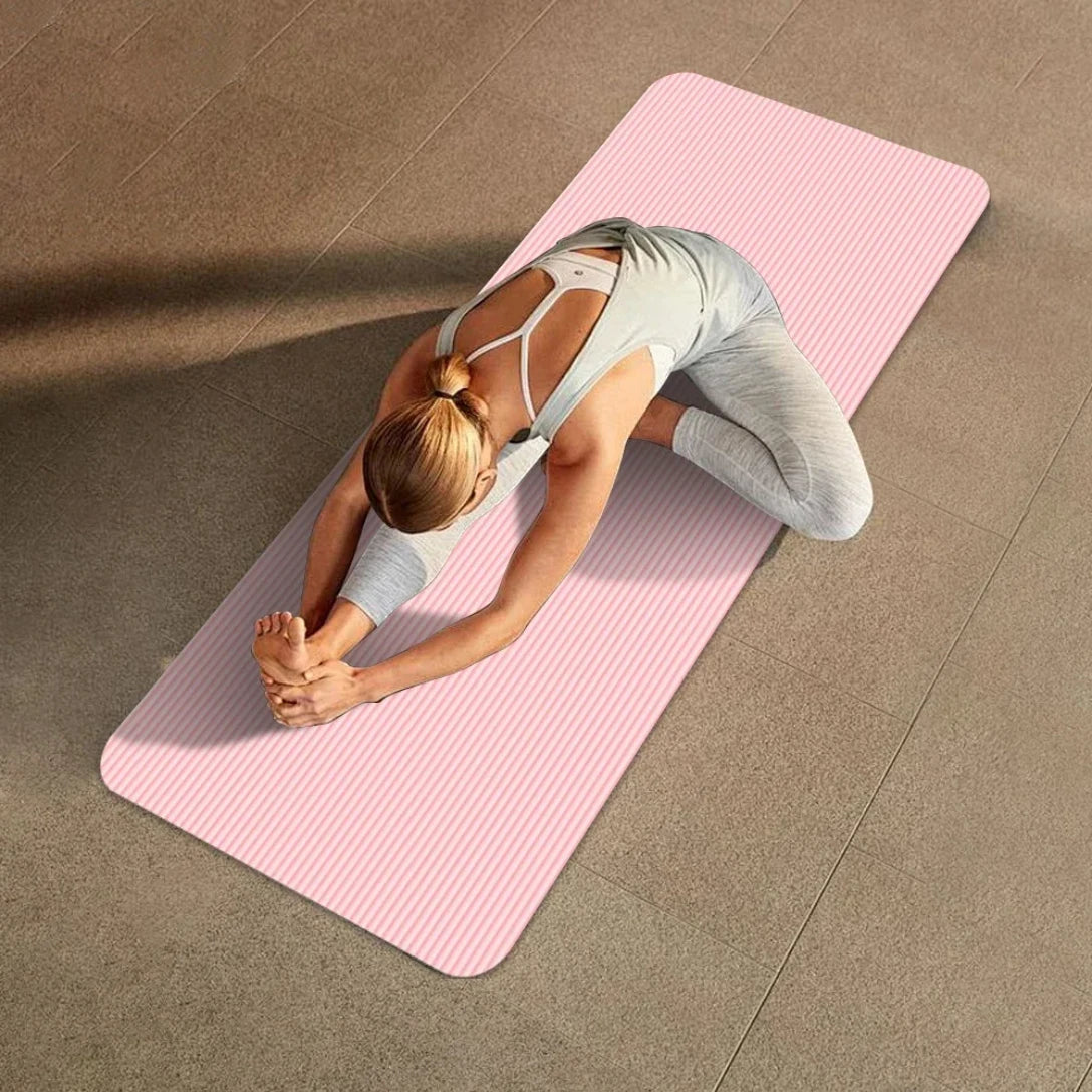 Estera de Yoga recentemente popular, estera de ejercicio antideslizante, estera gruesa de Color sólido para Fitness, estera de entrenamiento de Yoga multifunción para gimnasio en casa