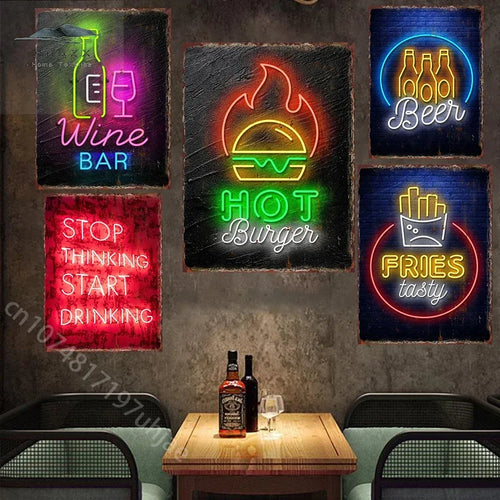 Cartel decorativo de metal con varios letreros neón: vino, beer, hot burger y más.