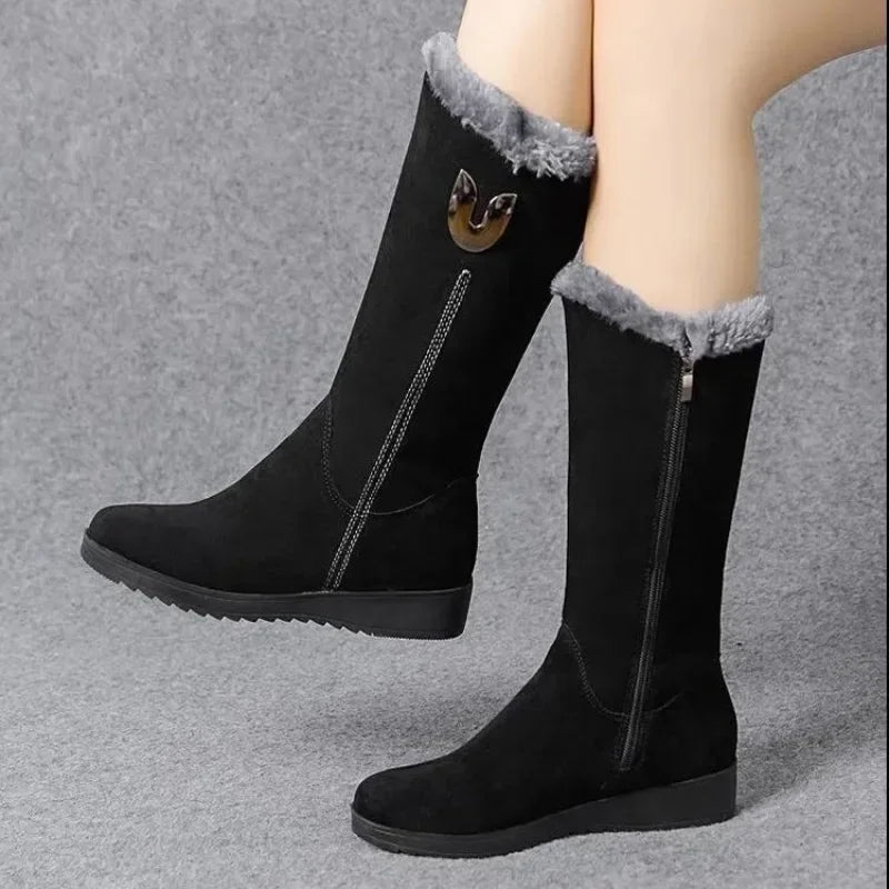Nuevas botas de invierno 2025 para mujer con entresuela de felpa, botas de nieve modernas, gruesas y cálidas, fondo plano, botas de algodón con cremallera lateral