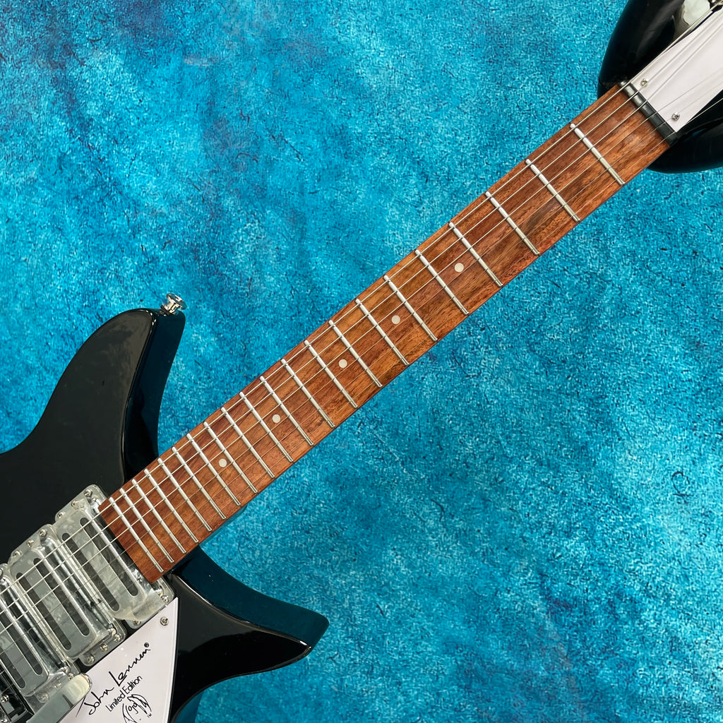 Guitarra eléctrica de 6 cuerdas, Signature Edition, sistema de trémolo, herrajes plateados, guitarra eléctrica para práctica avanzada.