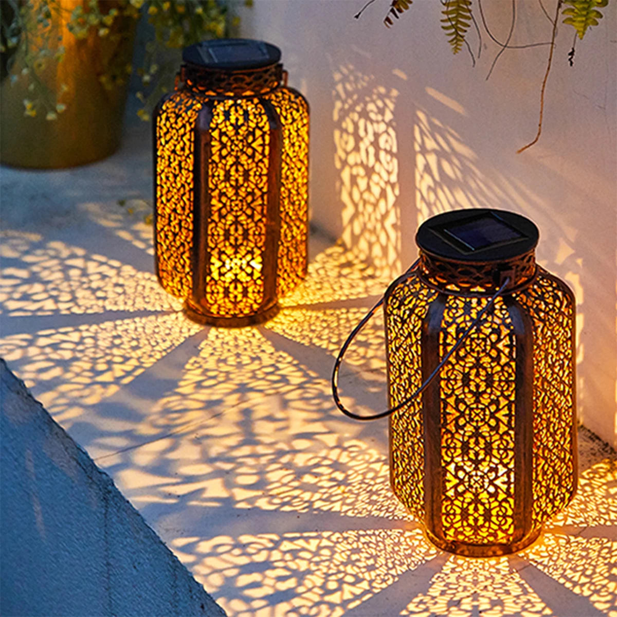 Led Solar Light Solar Hanging Lantern Retro Solar Iron Art Lantern Decorative Vintage Pathway Lamp with Handle Outdoor Metal