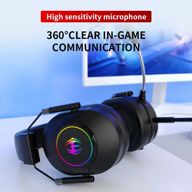 Auriculares gaming negros con micrófono de alta sensibilidad y aro RGB multicolor.