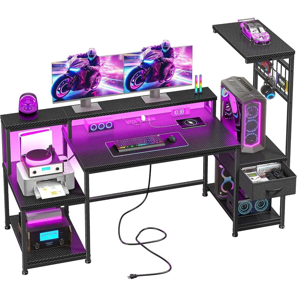Escritorio para gaming negro con estanterías, luz LED morada y soporte de monitor