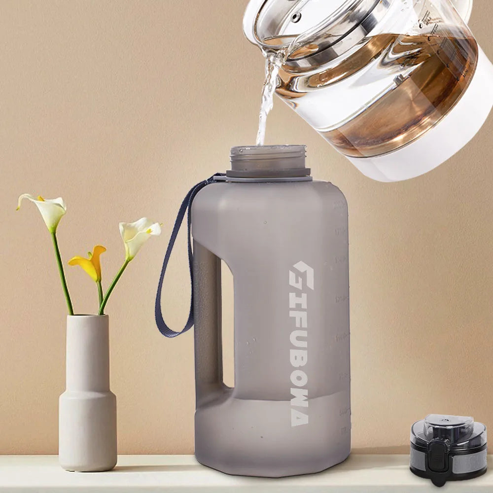 Botella de agua grande de 2,2 litros con marcador de tiempo con asa, jarra enorme de gran capacidad de medio galón a prueba de fugas de paja para entrenamiento, gimnasio y Fitness