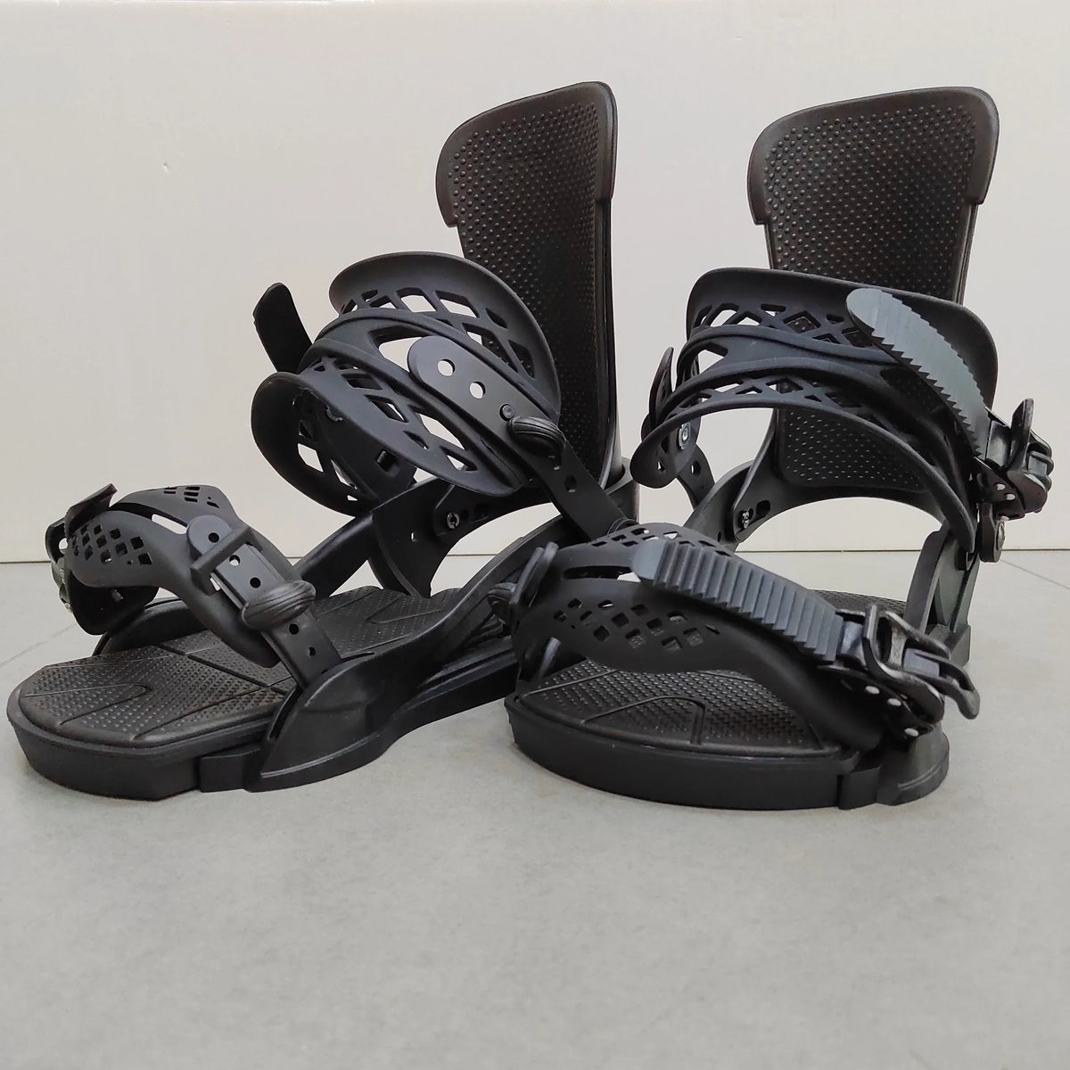 Venta caliente 2026: Fijaciones de snowboard de nailon para adultos FLORUIT, tamaño ajustable, suministro directo de fábrica, en stock.