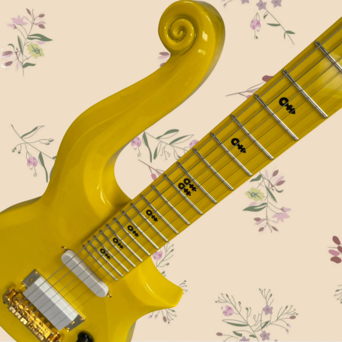 Guitarra eléctrica de 6 cuerdas, acabado en amarillo brillante, herrajes dorados, guitarras con dos perillas negras, ideal para guitarristas principiantes e intermedios.