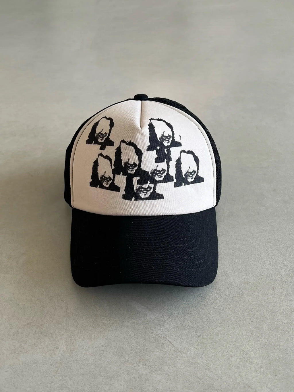 Gorra de béisbol Under 06ss con estampado de retrato en blanco y negro y costuras