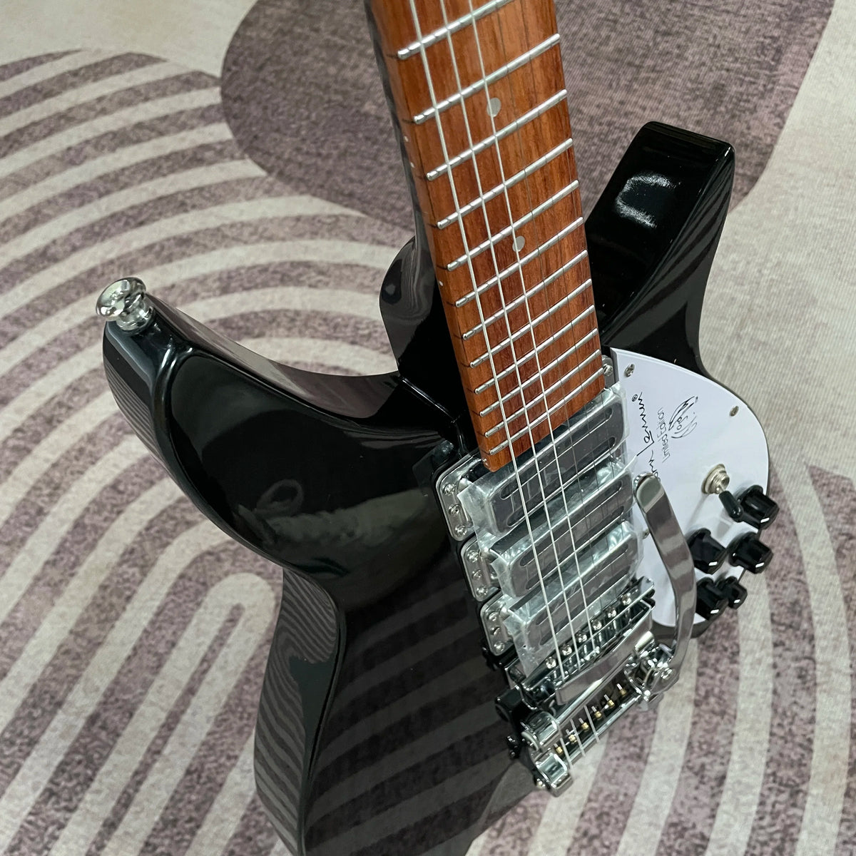 Guitarra eléctrica modelo Johnlennon 325 con herrajes cromados HHH marca Onside envío gratis