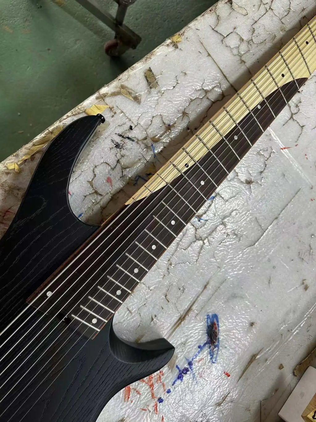 Guitarra eléctrica Yin y Yang de 9 cuerdas sin cabeza negra, pastilla de alta calidad, envío gratis
