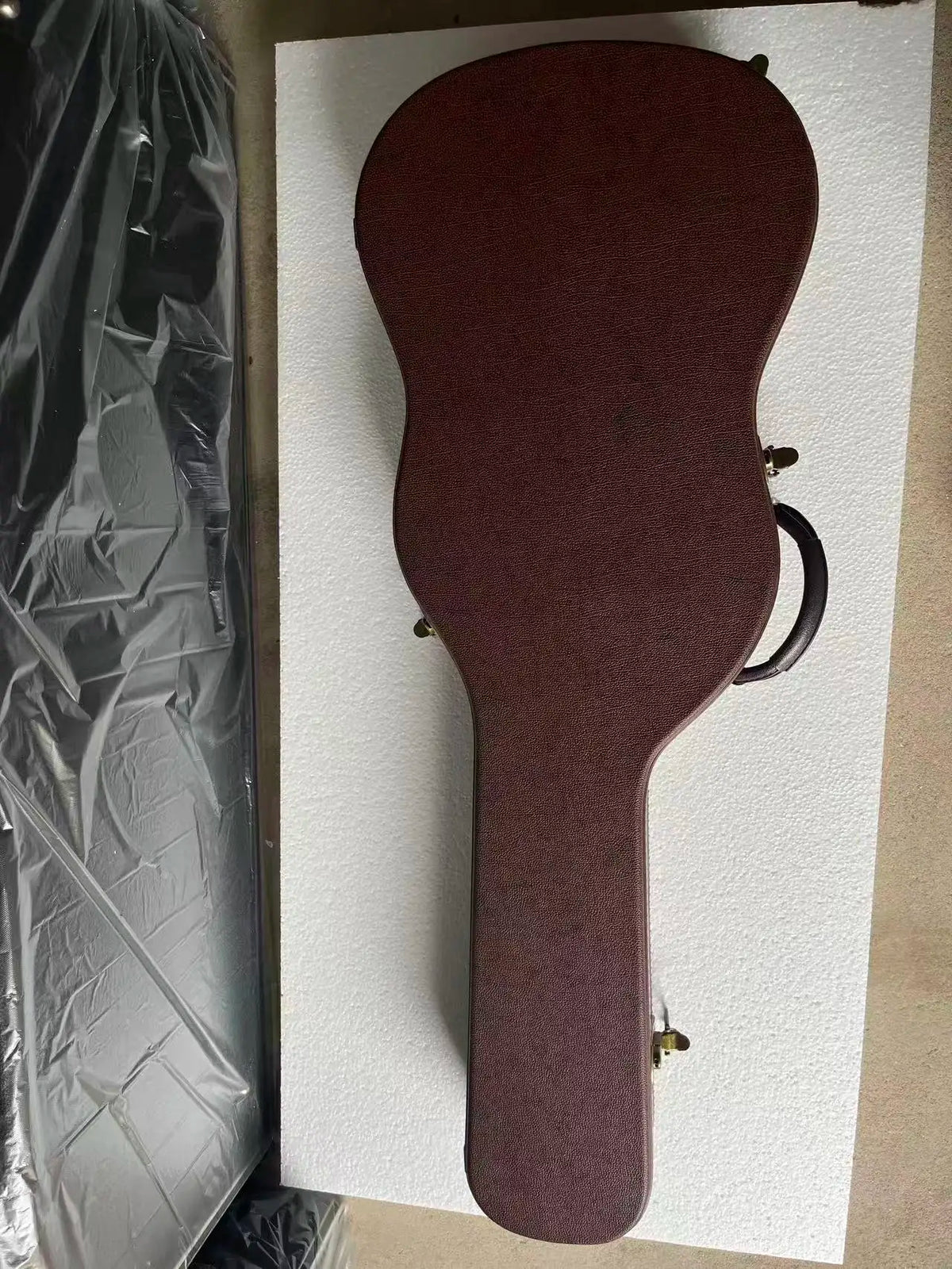 Guitarra eléctrica negra, disponible en stock. ¡Envío rápido! Última oportunidad: ¡solo quedan 4!
