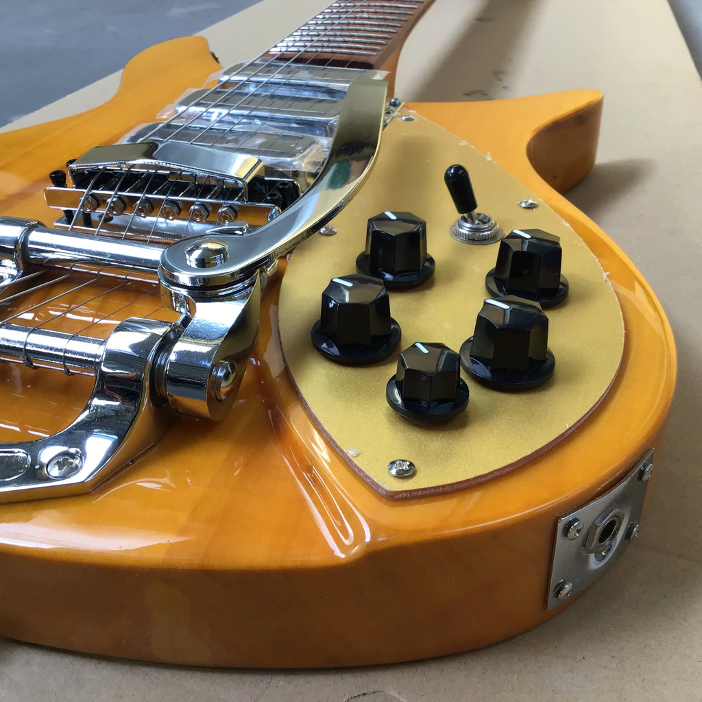 Guitarra eléctrica de 6 cuerdas con pastillas HHH, cuerpo de caoba, diapasón de palisandro, puente Floyd Rose y puente fijo, acabado amarillo translúcido