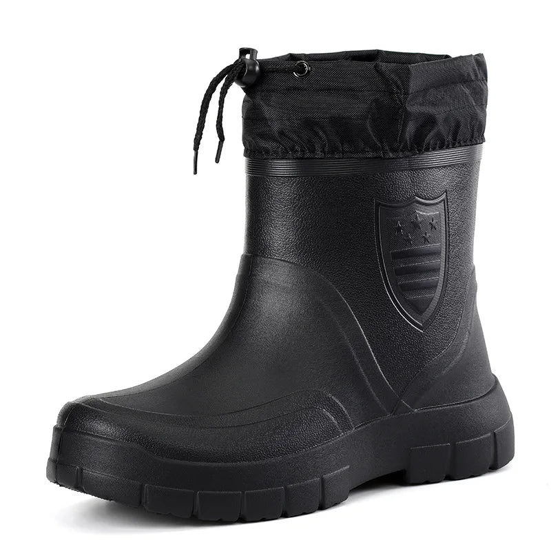 Botas de lluvia versátiles para hombre, zapatos ligeros impermeables para exteriores, botas cortas de terciopelo a la moda, zapatos de agua cómodos e informales para hombre 2024