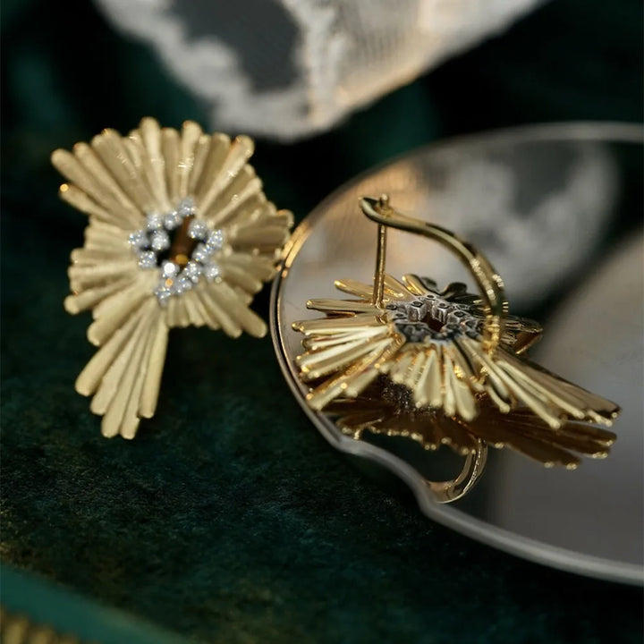 UBESTNICE Popular joyería de oro amarillo sólido Real de 18K AU750 diseño de flor Irregular pendientes de Clip de gota de diamantes naturales para mujer
