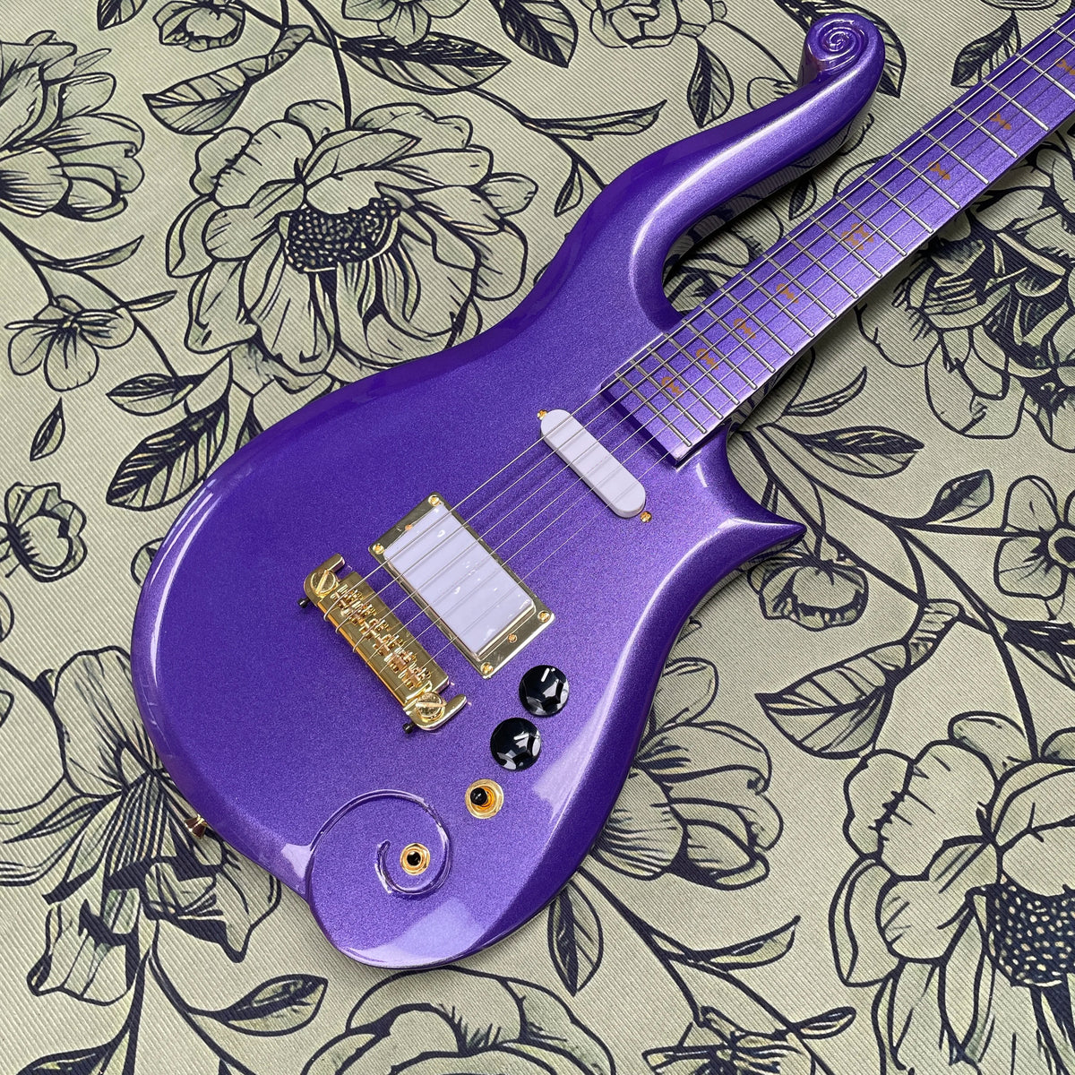 Guitarra eléctrica con degradado púrpura perlado, diapasón de arce con herrajes dorados, guitarra eléctrica de rock para principiantes