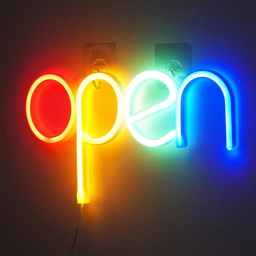 Cartel de neón LED «Open» con letras rojo, amarillo, verde y azul iluminadas