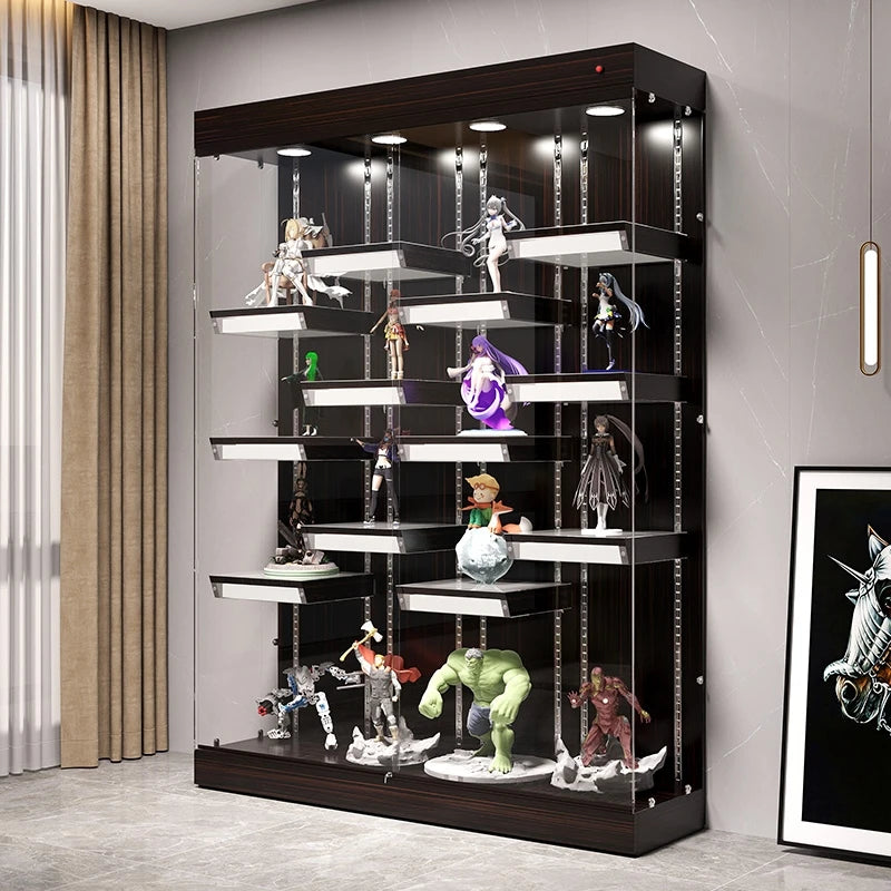 Vitrina oscura de cristal con luz y figuras tipo muñecos en estantes