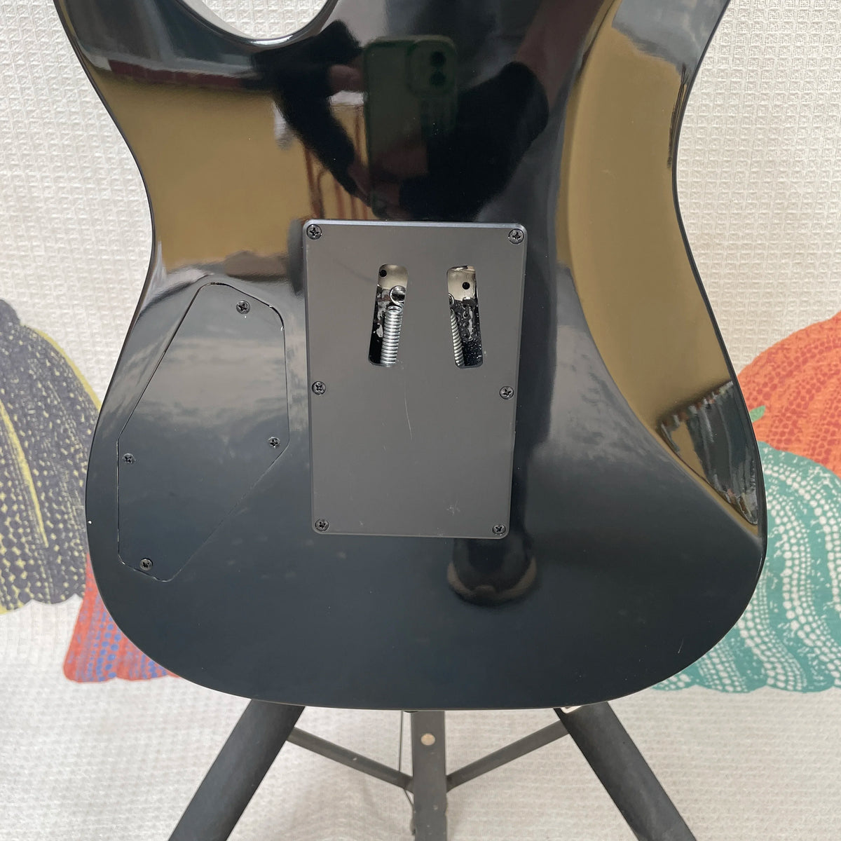 Guitarra eléctrica de 6 cuerdas con acabado artístico, pastillas HH, perillas de volumen dobles, guitarra eléctrica de alto rendimiento y coleccionable.