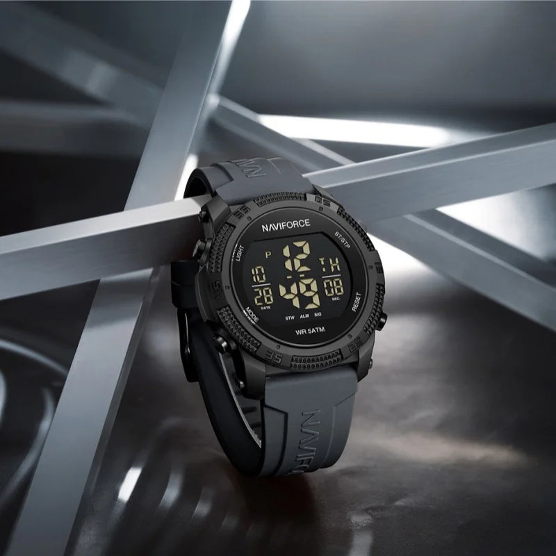 Reloj digital deportivo NAVIFORCE 7104 para hombre, estilo casual, electrónico, con calendario, luminoso, resistente al agua y correa de silicona