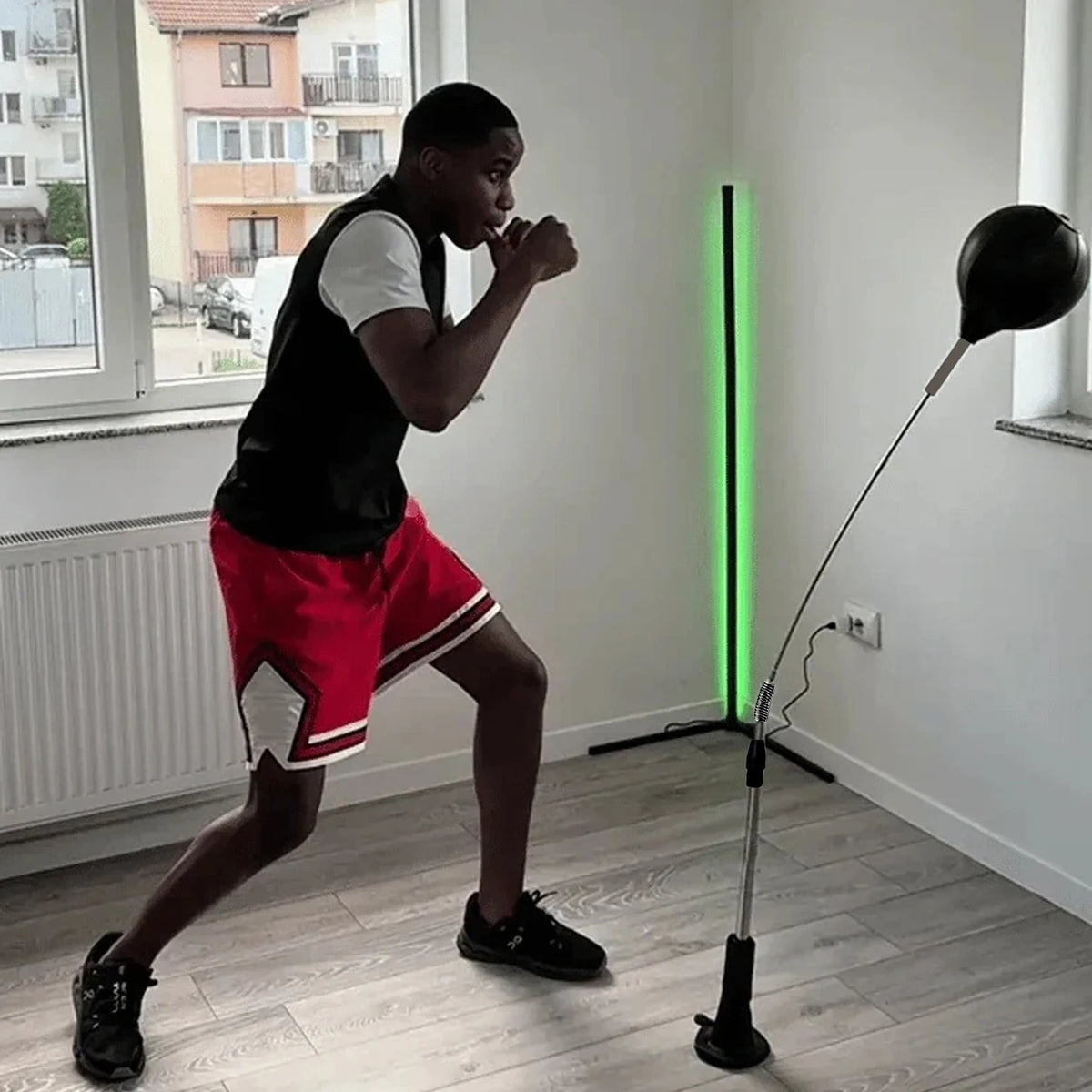 Saco de boxeo negro premium, Cobra, para entrenamiento de agilidad y boxeo, equipo de fitness para el hogar. Ajustable de 112 a 157 cm. Instalación con un solo clic. El mejor regalo para la familia.