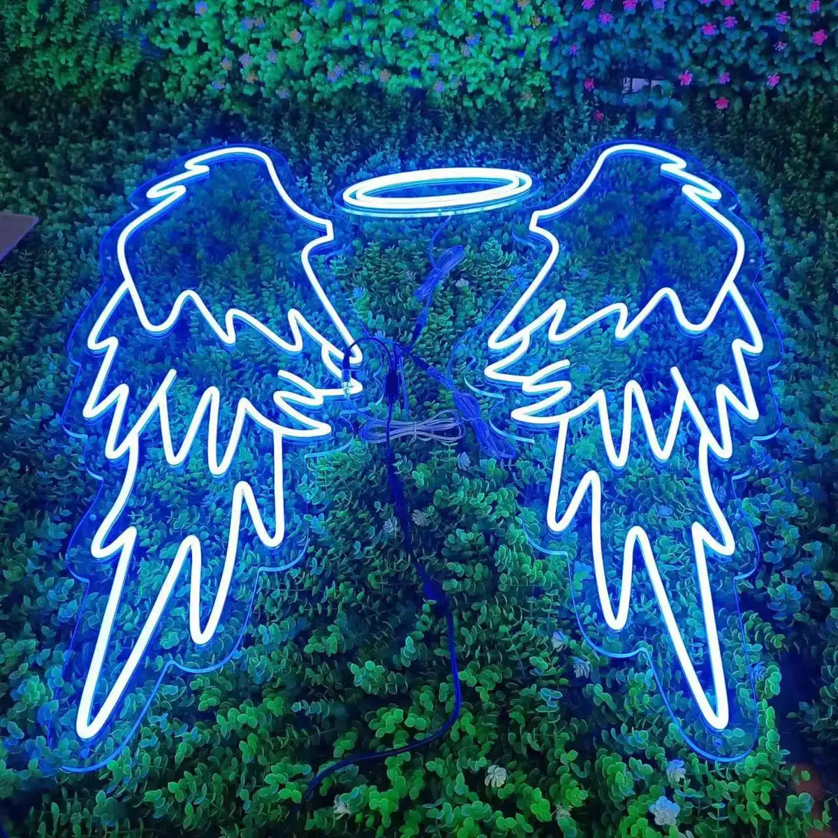 Señal de neón LED con alas de ángel y halo, luz azul