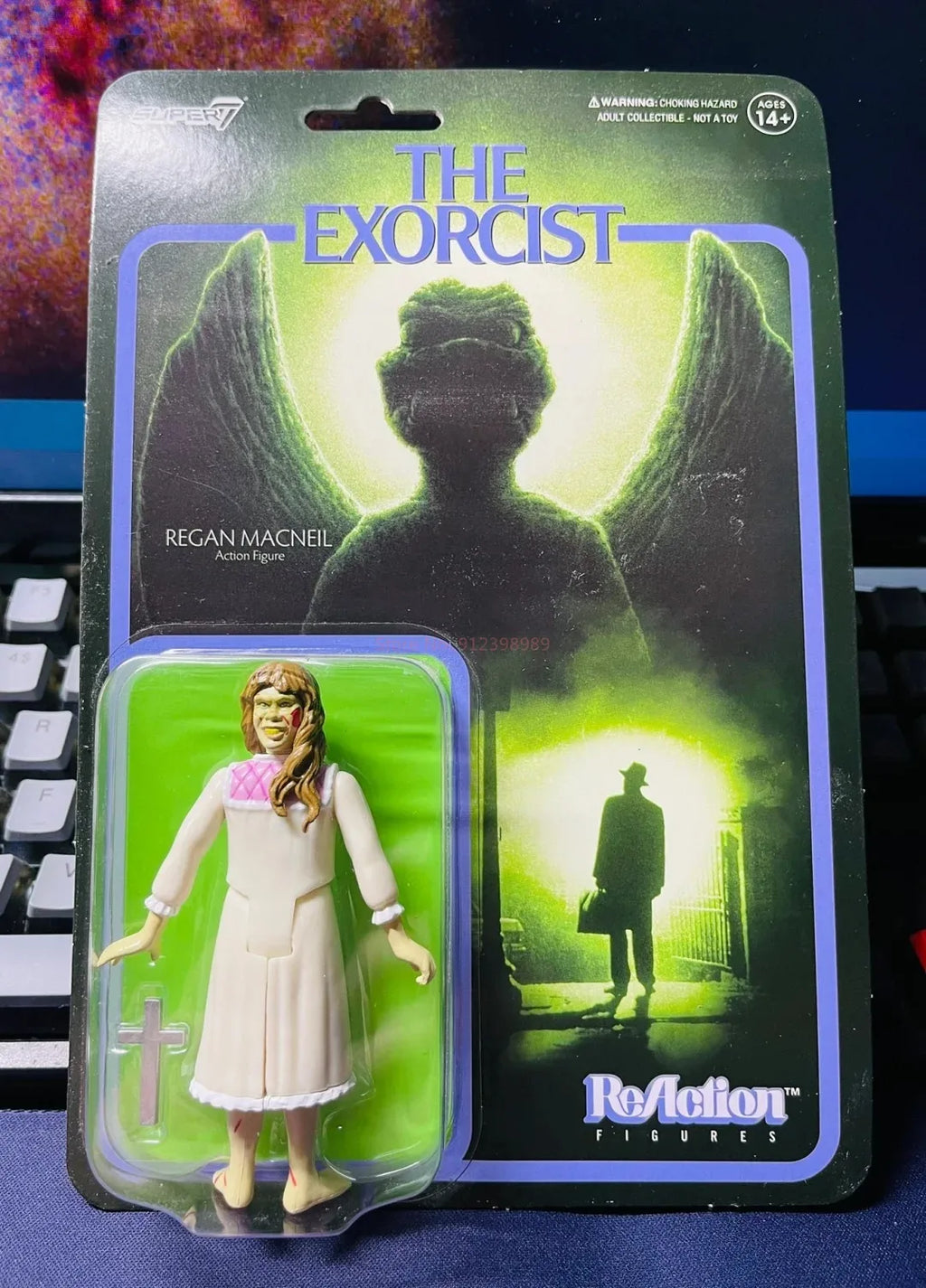 En Stock Super7 el exorcista reacción Regan figura de reacción película colección de juguetes de terror muñeca de regalo Halloween cumpleaños